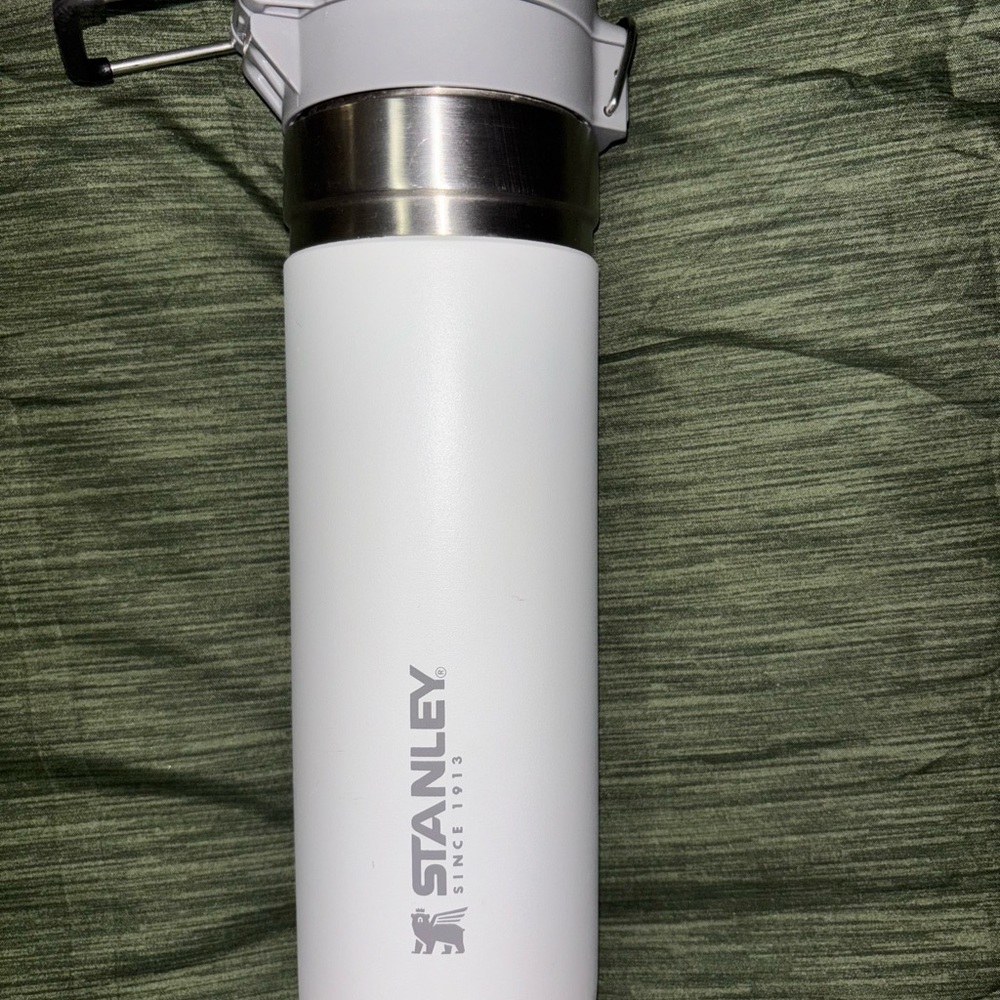 Stanley White Travel Mug Quick Flip Go 24 Oz